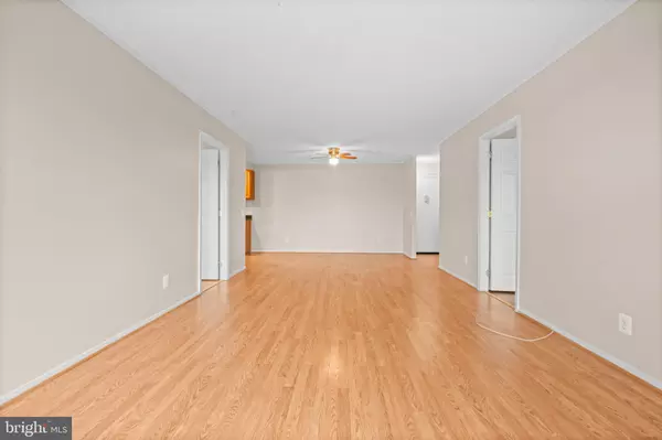 Alexandria, VA 22304,5911 EDSALL RD #803