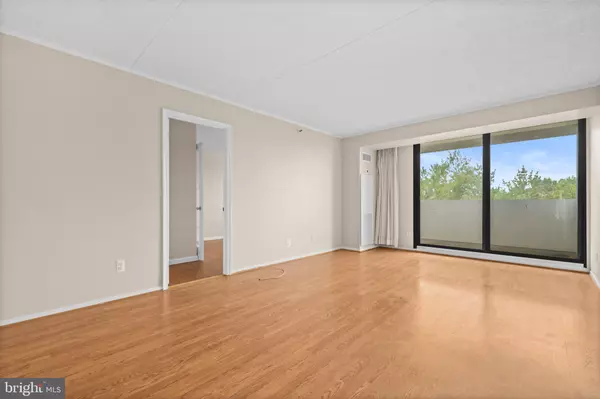 Alexandria, VA 22304,5911 EDSALL RD #803