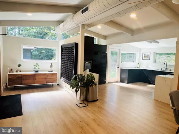 Newtown Square, PA 19073,126 BRYN MAWR AVE