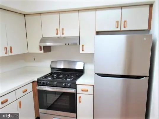 Lawrence Township, NJ 08648,19 BARCLAY CT