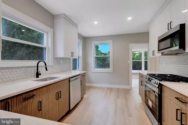 Ewing, NJ 08628,31 MONTAGUE AVE