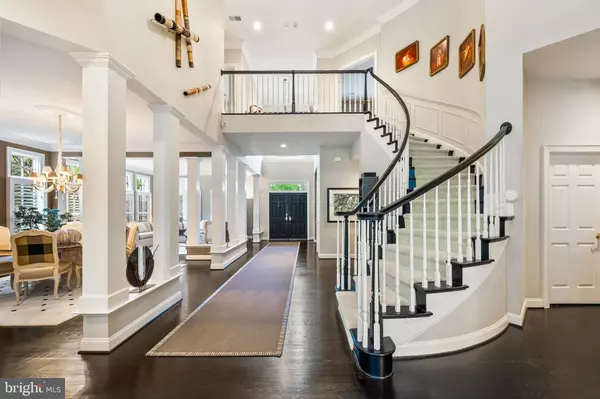 Mclean, VA 22102,7414 OLD MAPLE SQ