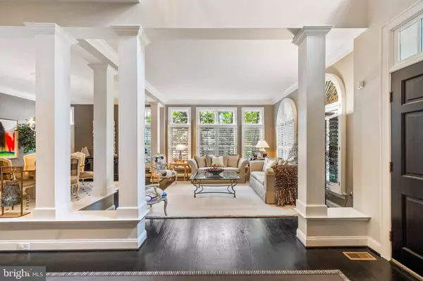 Mclean, VA 22102,7414 OLD MAPLE SQ