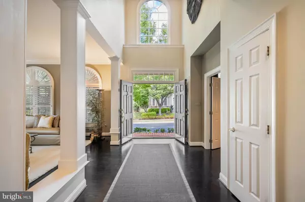 Mclean, VA 22102,7414 OLD MAPLE SQ