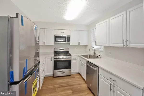 Gaithersburg, MD 20878,890 BAYRIDGE DR