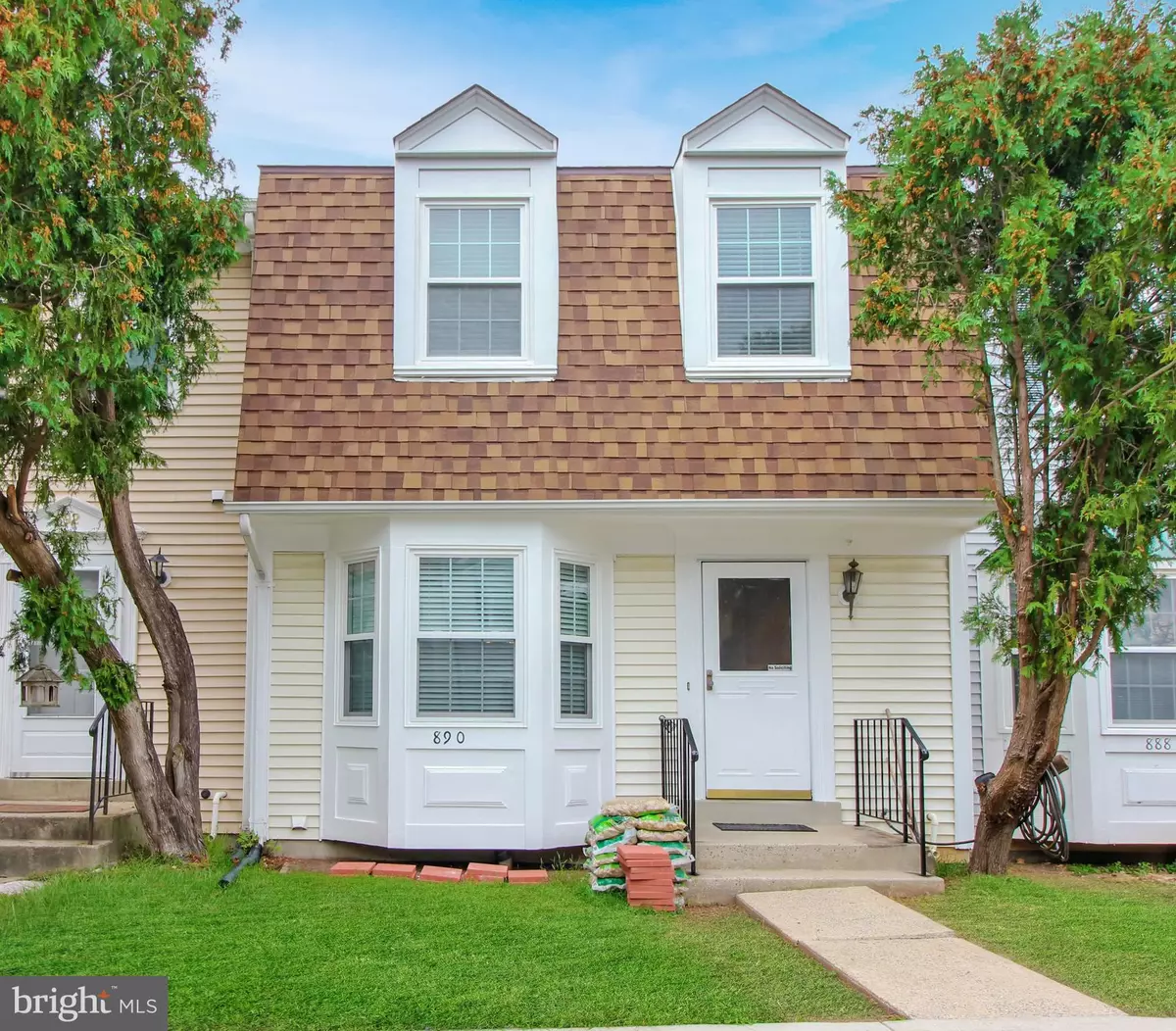 Gaithersburg, MD 20878,890 BAYRIDGE DR