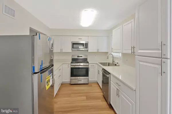 Gaithersburg, MD 20878,890 BAYRIDGE DR