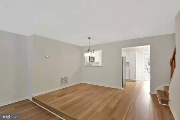 Gaithersburg, MD 20878,890 BAYRIDGE DR