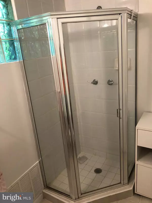 Kensington, MD 20895,9700 KENMORE DR #2