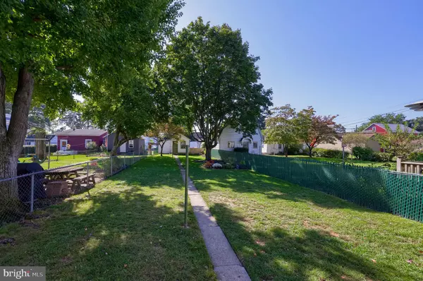 Lititz, PA 17543,34 E MARKET ST