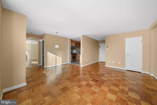 Alexandria, VA 22307,6641 WAKEFIELD DR #405