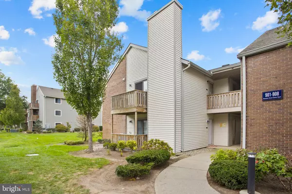 902 RAVENS CREST DR, Plainsboro, NJ 08536