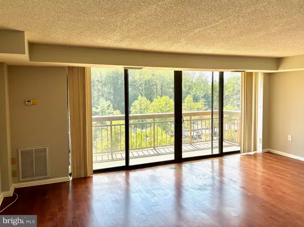 2230 GEORGE C MARSHALL DR #928, Falls Church, VA 22043