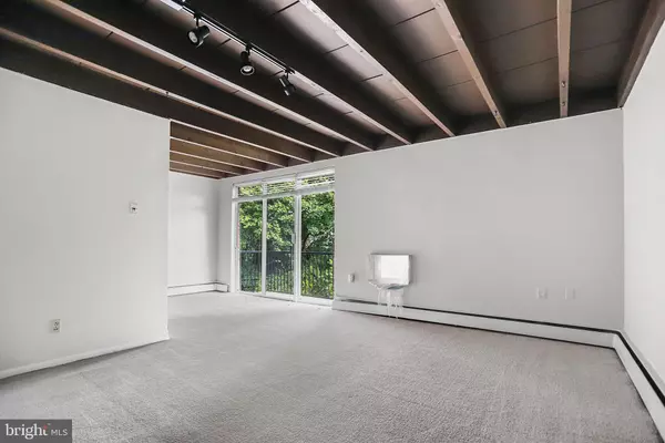 Glenolden, PA 19036,100 E GLENOLDEN AVE #B-6