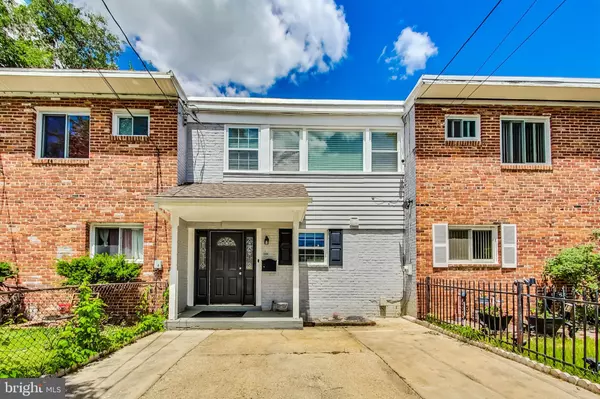 Oxon Hill, MD 20745,908 E MEADOWS CT