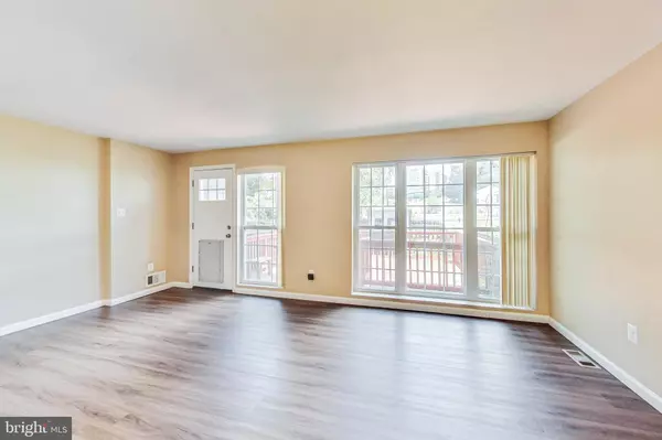 Oxon Hill, MD 20745,908 E MEADOWS CT