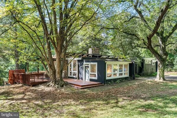 Philadelphia, PA 19129,4029-33 APALOGEN RD