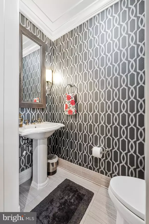 Mclean, VA 22101,6900 FLEETWOOD RD #708