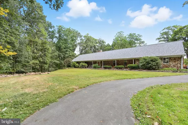 156 GROVE RD, Elverson, PA 19520