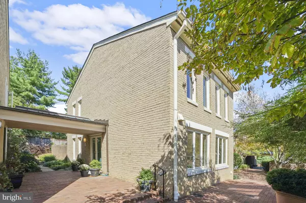 Washington, DC 20016,4297 EMBASSY PARK DR NW