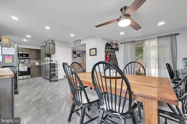 Leesport, PA 19533,437 WHITE OAK LN