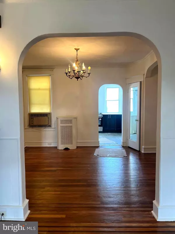 Philadelphia, PA 19120,432 ROSELYN ST