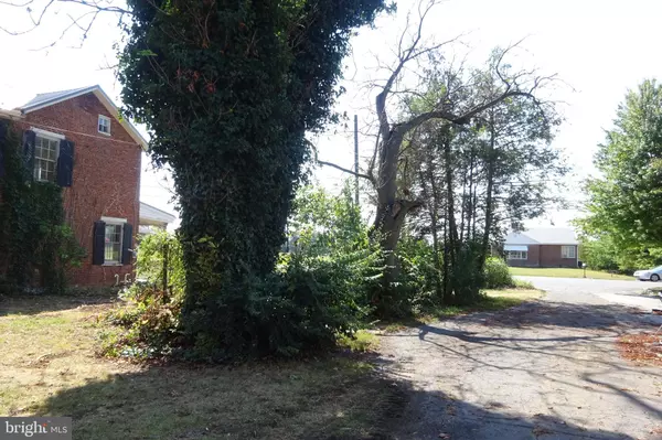 Greencastle, PA 17225,823 BUCHANAN TRL E