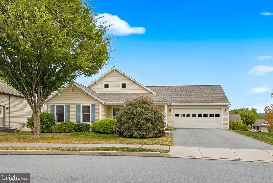 732 HEATHER RDG, Manheim, PA 17545