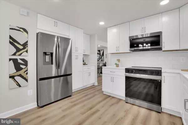 Burke, VA 22015,5713 OAK GREEN