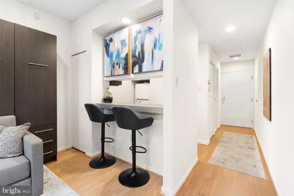 Philadelphia, PA 19130,1601-00 SPRING GARDEN ST #406