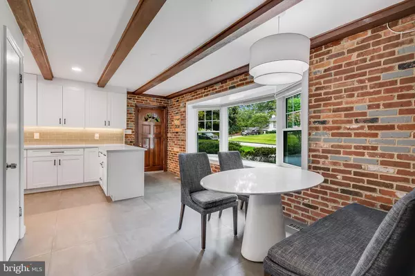 Alexandria, VA 22309,9216 PRESIDENTIAL DR