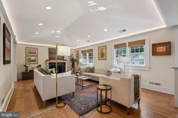 Arlington, VA 22207,3701 N OAKLAND ST