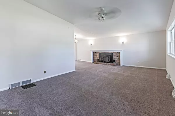 Newark, DE 19702,8 CASSANDRA RD