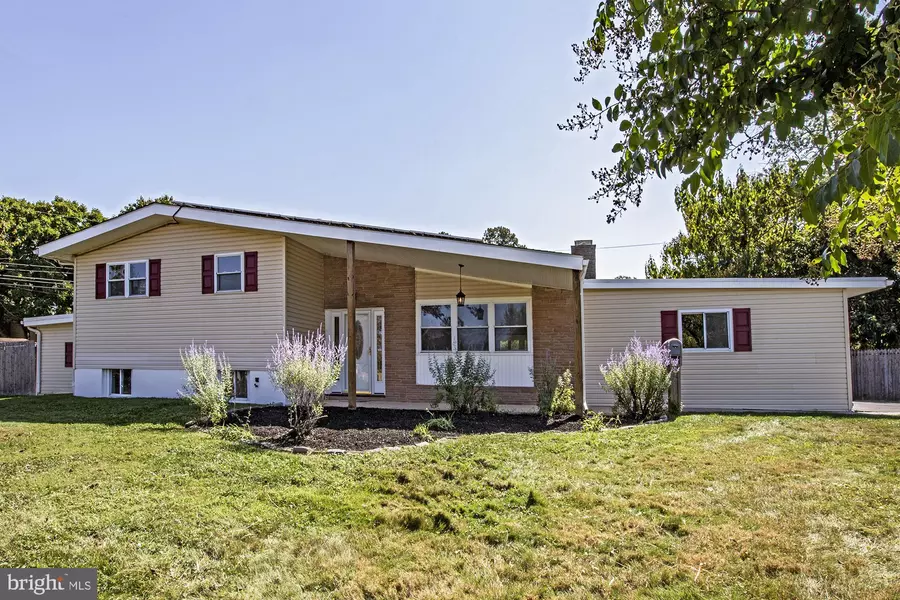 8 CASSANDRA RD, Newark, DE 19702