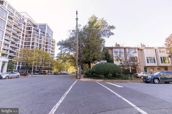 Arlington, VA 22209,1530 KEY BLVD #205
