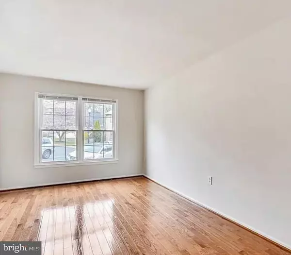 Vienna, VA 22180,208 COMMONS DR NW