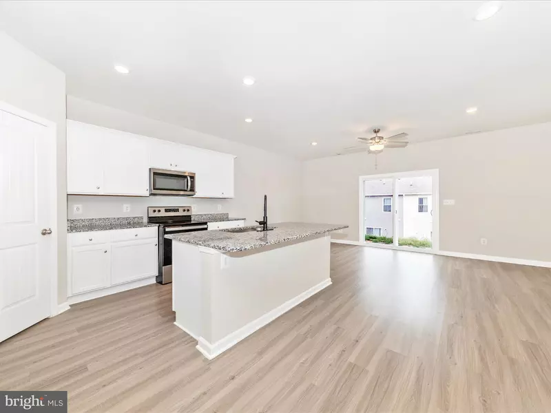 136 CRAMSFORD ST, Falling Waters, WV 25419