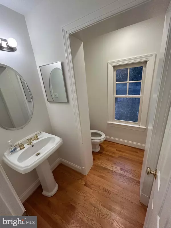 Arlington, VA 22207,4801 26TH ST N