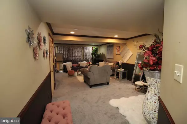 Sicklerville, NJ 08081,31 COLTS NECK DR
