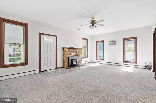 Langhorne, PA 19047,628 HULMEVILLE RD