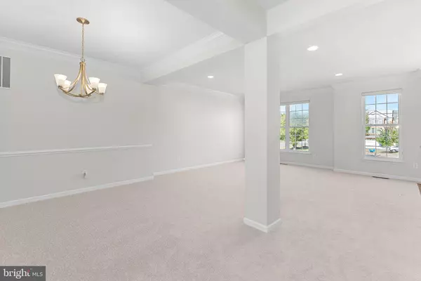 Chantilly, VA 20152,25604 COLONISTS TER