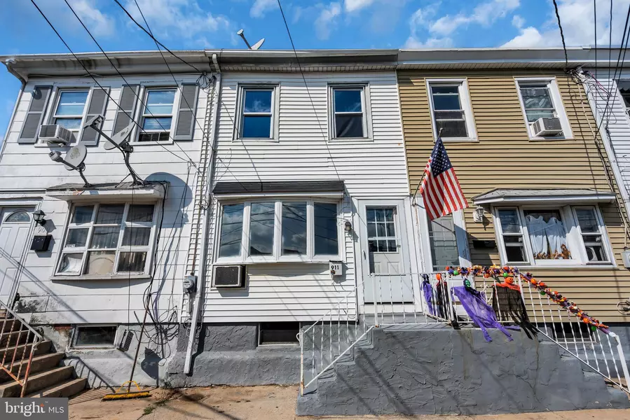 911 GEORGE ST, Gloucester City, NJ 08030