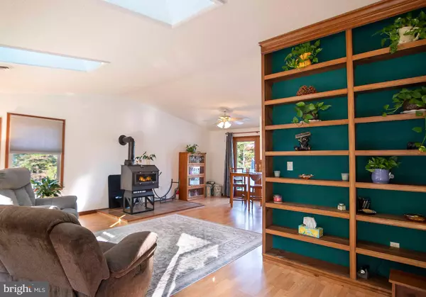 Great Cacapon, WV 25422,3225 MAGNOLIA RD