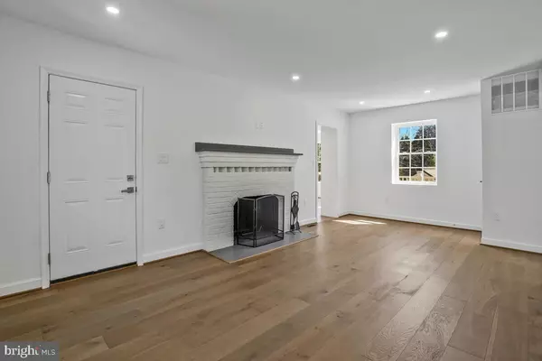 Falls Church, VA 22042,2839 MEADOW LN