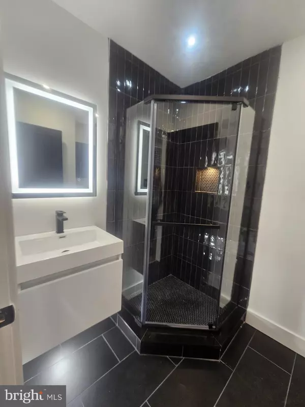 Philadelphia, PA 19121,1250 N 18TH ST #2