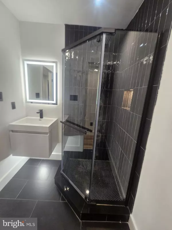 Philadelphia, PA 19121,1250 N 18TH ST #2