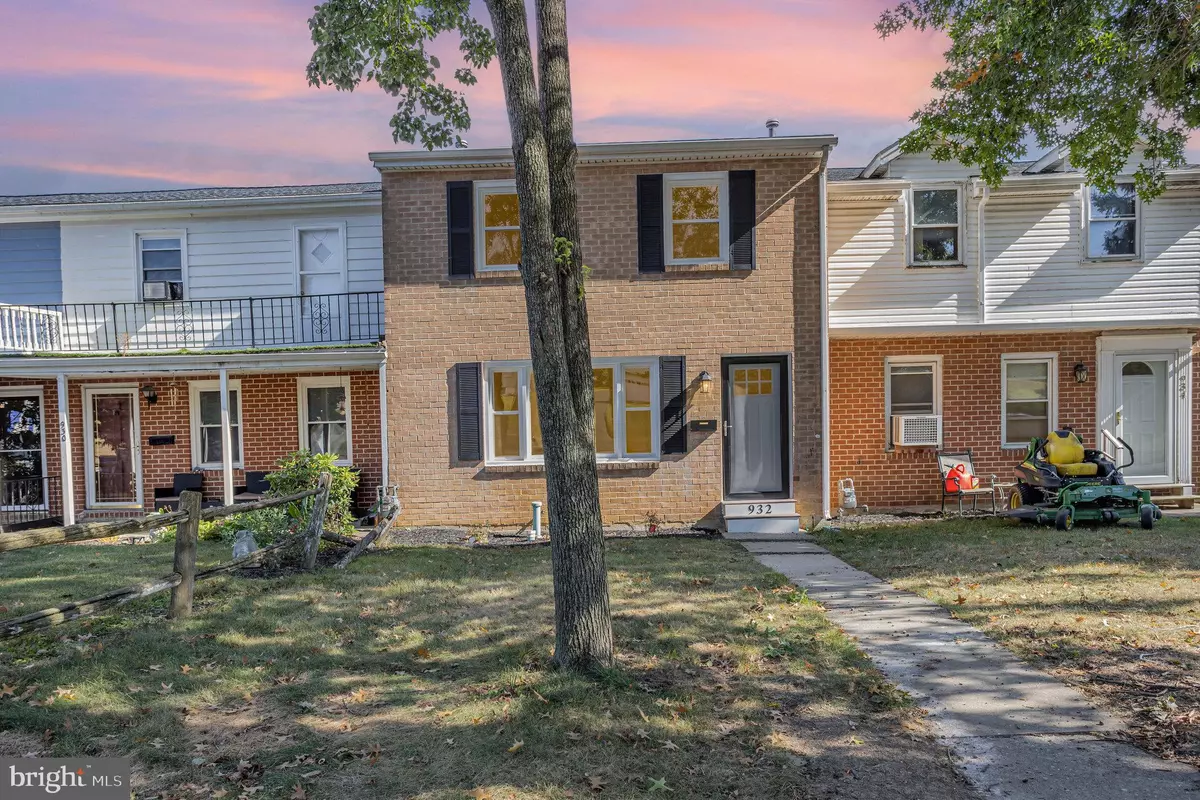 York, PA 17408,932 HANOVER RD