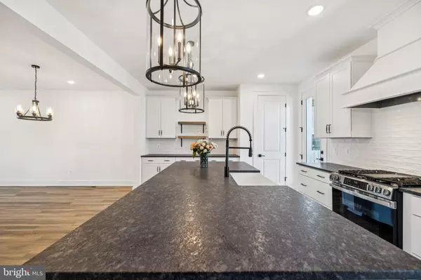 Fredericksburg, VA 22407,9410 PACIFIC ELM ST