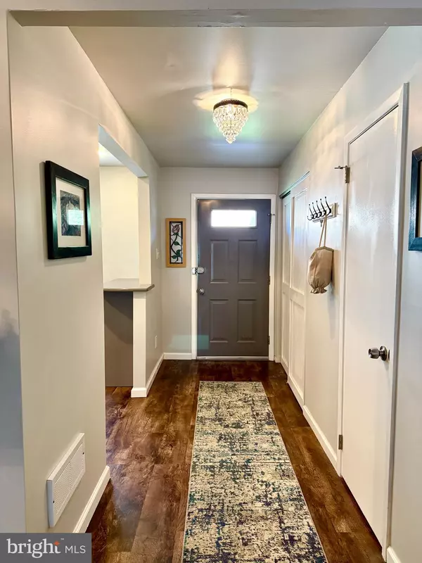 Elkins Park, PA 19027,106 SUSAN DR #8