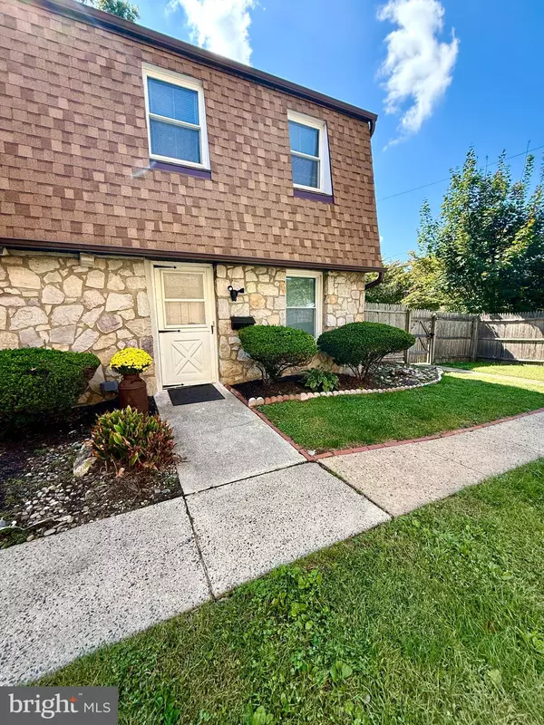 106 SUSAN DR #8,  Elkins Park,  PA 19027